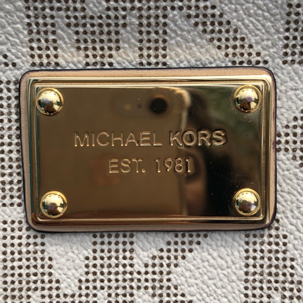 Michael Kors crossbody bag. Great condition. - Picture 2 of 8